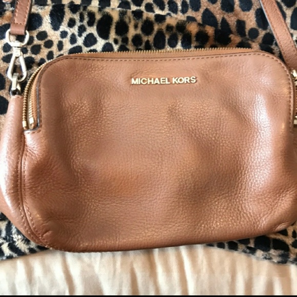 Michael Kors Handbags - Mk tan crossbody